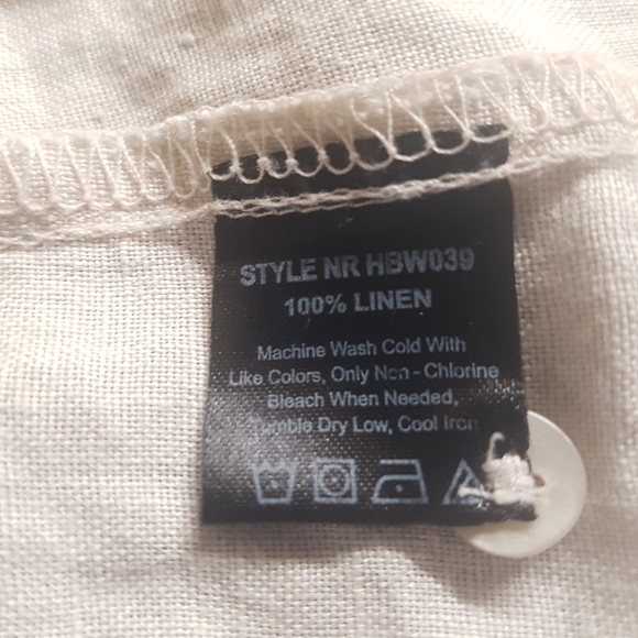 Blouse shirt tied at the bottom. - Picture 5 of 5